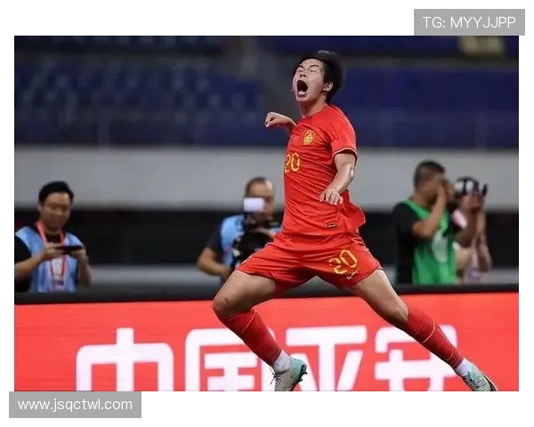 中国足球队备战亚洲杯，热身赛大胜泰国，球员状态回暖令人期待