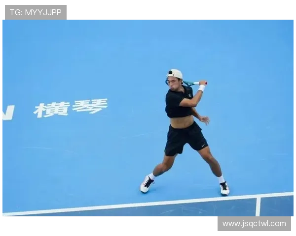 网球界风云再起 大师赛激战正酣 新星崭露头角勇闯顶级赛事