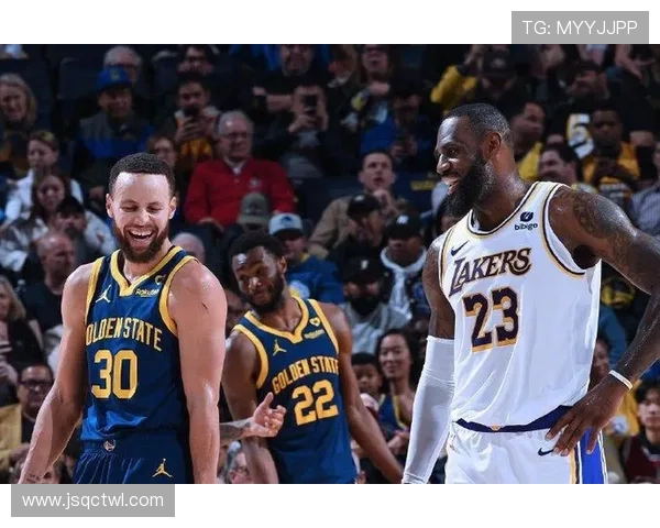 詹姆斯季前赛复出首战砍下20分 湖人胜勇士开启新赛季征程